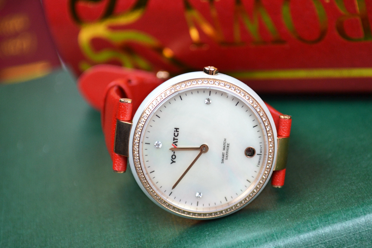 有水晶有钻石，能测UV会自拍，续航8个月，为妹子而生的智能表