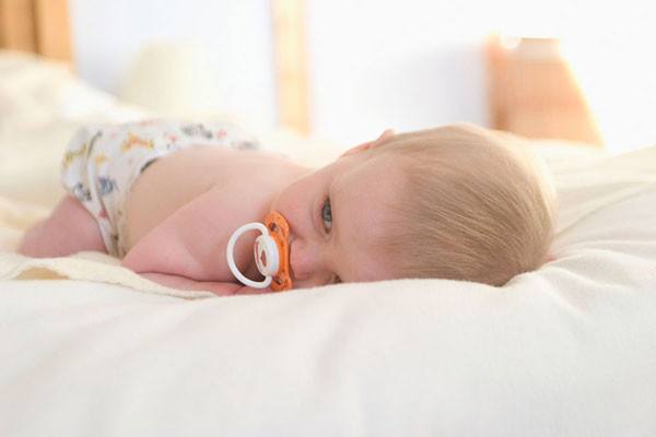 轮状病毒呕吐给孩子吃什么药,轮状病毒腹泻治疗中儿童又呕吐