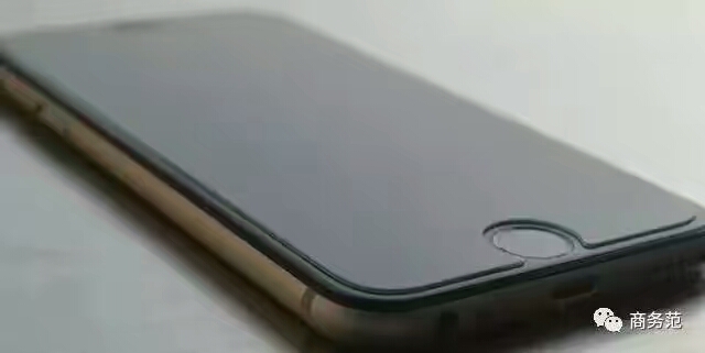 手机贴膜怎么避免灰尘,手机怎么贴膜视频教程