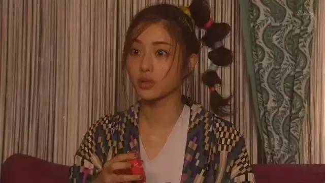 看十元妹子变身校对女孩，一天10+梳发造型，你也可以轻松学