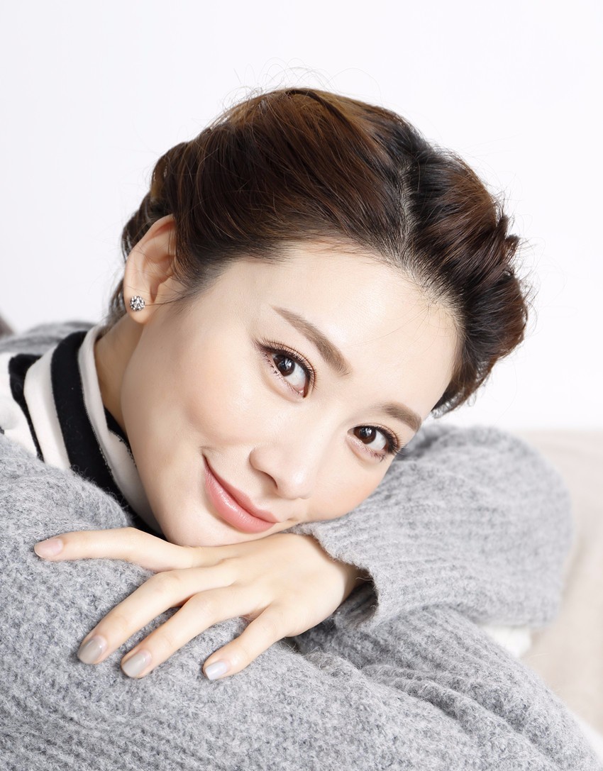 看十元妹子变身校对女孩，一天10+梳发造型，你也可以轻松学