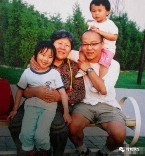 窦靖童孝顺,窦靖童照片被夸有个性