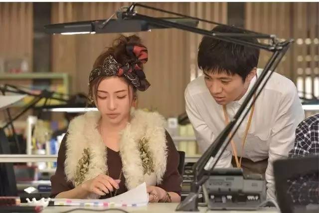 看十元妹子变身校对女孩，一天10+梳发造型，你也可以轻松学