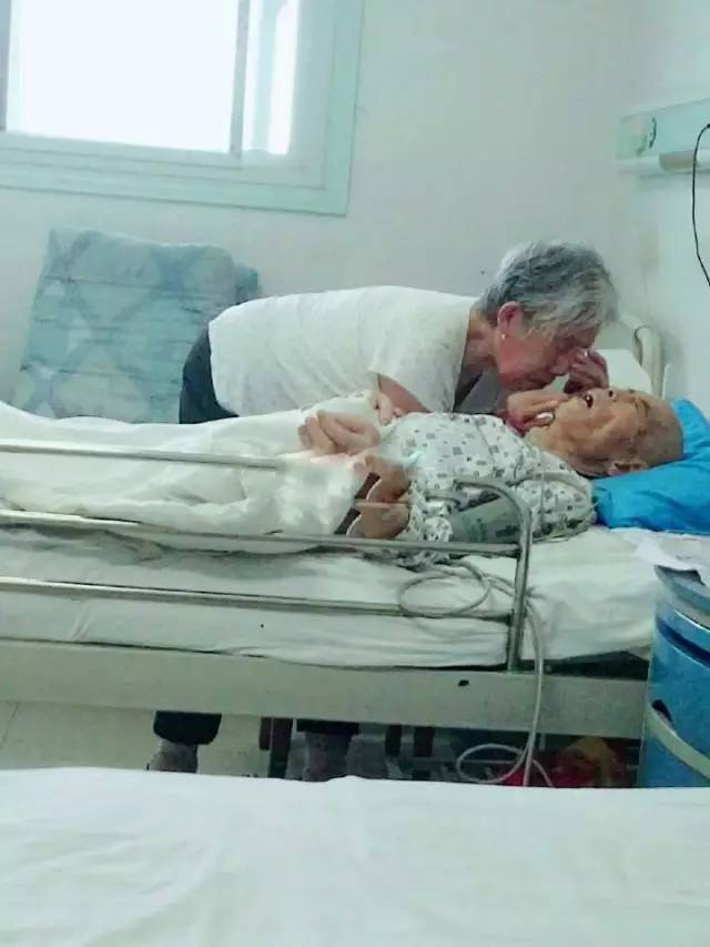 手机里最值得你怀念的照片,怀念手机里仅存最珍贵的照片