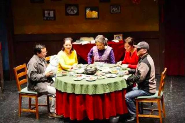 看完《守岁》,你给家里打电话了吗?