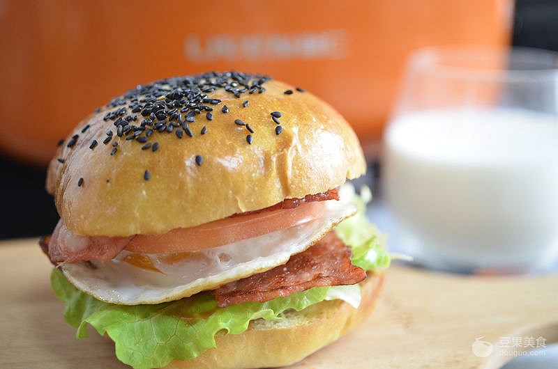 利仁多功能电饼铛汉堡,五分钟直接搞定的美食汉堡