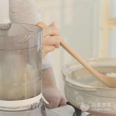 冰糖雪梨银耳糖水,银耳雪梨浆做法