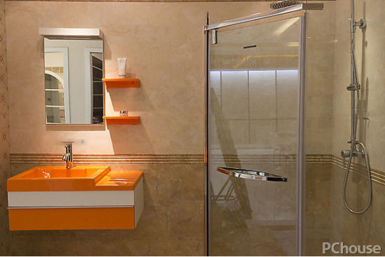 卫生间玻璃隔断用什么玻璃好,磨砂玻璃隔断和透明玻璃隔断