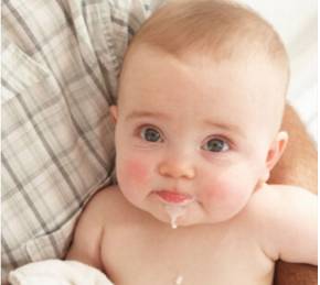 婴儿便秘吐奶严重怎么办,宝宝吐奶和便秘的解决方法