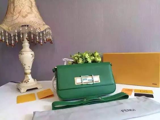 人生第一个大牌包包选什么牌子,人生中第一个大牌包包