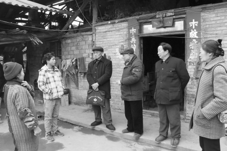 老少牵手,老少牵手慰问情暖童心