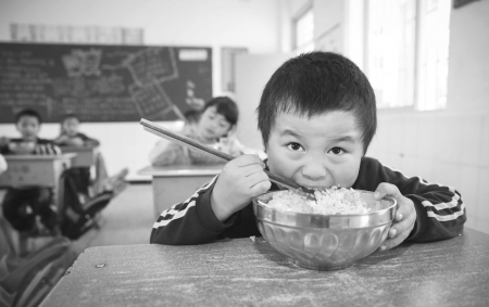 老少牵手,老少牵手慰问情暖童心