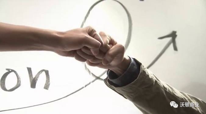 同学十年后工资相差10倍,同班同学工资1万