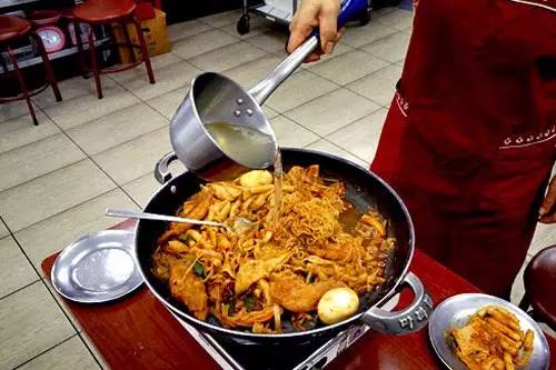 首尔、东京的街头美食每天都在拿钩子勾我,尤其这几家!