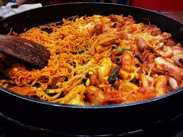 首尔、东京的街头美食每天都在拿钩子勾我,尤其这几家!