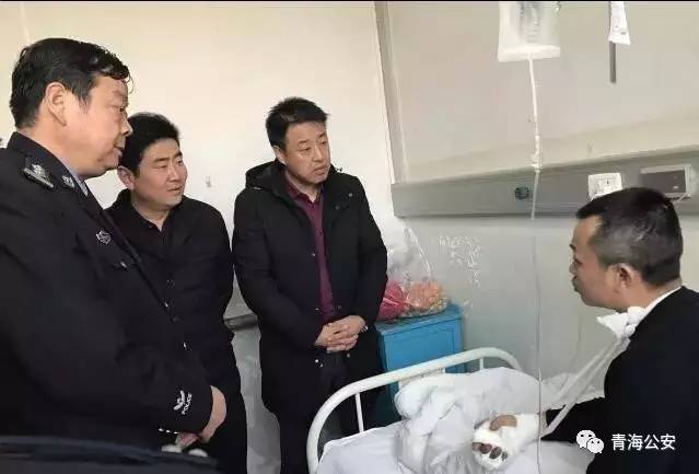 西宁：好民警，空手夺刃勇擒顽贼