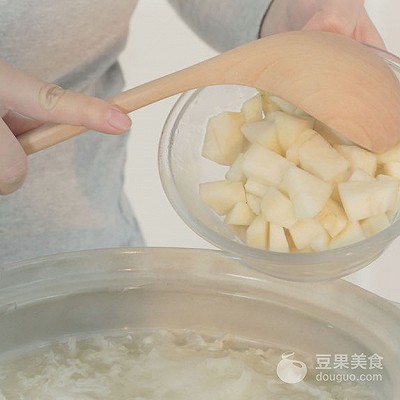 冰糖雪梨银耳糖水,银耳雪梨浆做法