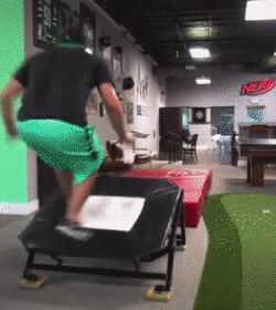 春节假期快来试试这个火爆全球的翻水瓶挑战吧~