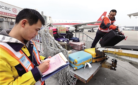 乌鲁木齐机场装卸工每天几个小时,机场装卸工一天500