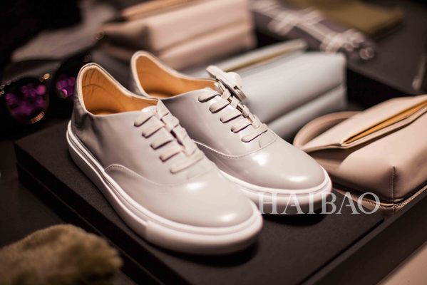 细节点靓魅力时尚，UrbanRevivoAccessory首家精品配饰店盛大开幕！