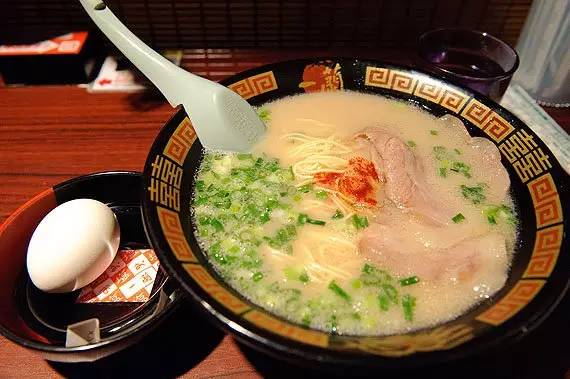 首尔、东京的街头美食每天都在拿钩子勾我,尤其这几家!