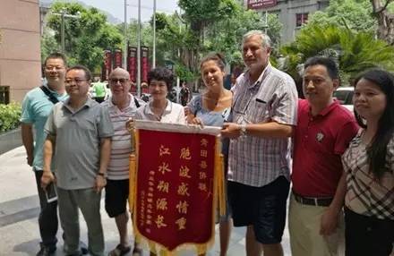 他是有青田血统的荷兰前国脚，要在浙江打造一支带着克鲁伊夫印记的球队！