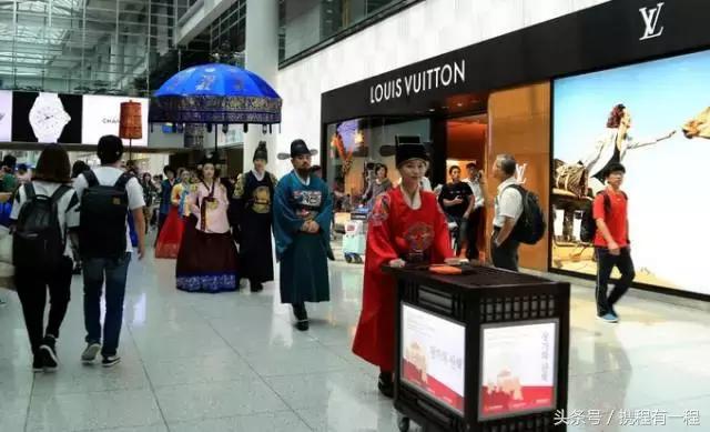 免税店“*规则潜**”：免税和退税，哪个更便宜？免税还可以再退税！