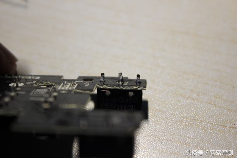 雷蛇帝王蟒微动鼠标更换,雷蛇蝰蛇鼠标更换微动视频