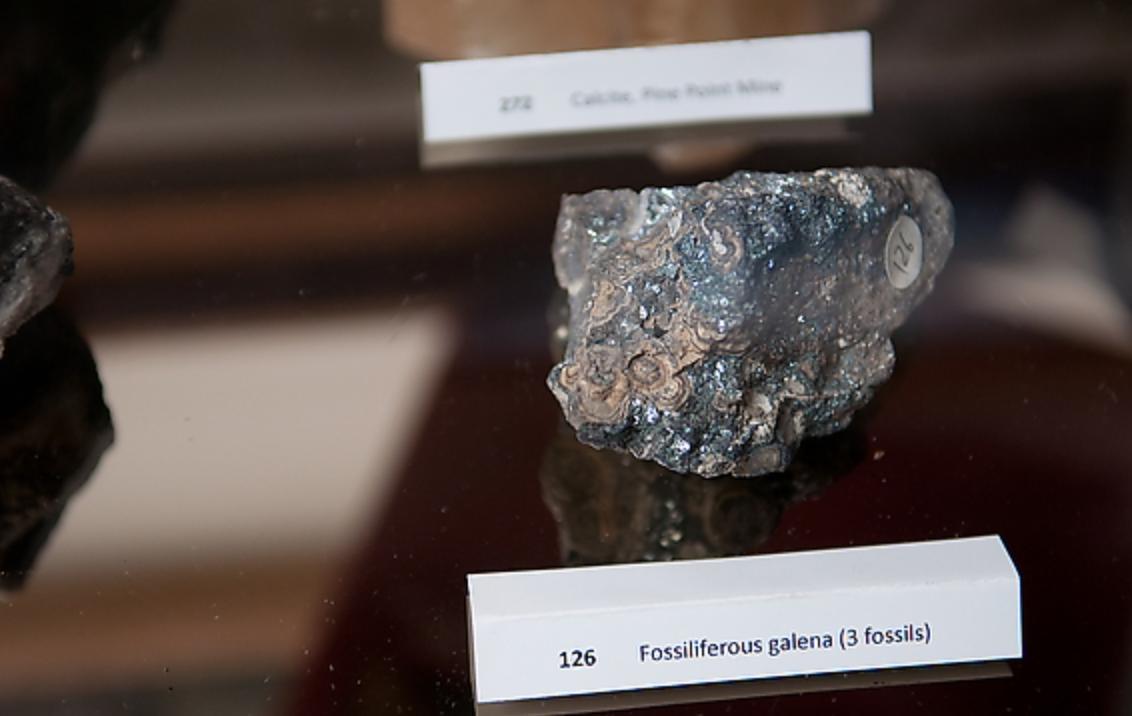 中国有色金属矿产分布,有色金属矿在我国的分布特点