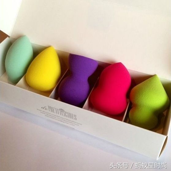 粉扑和海绵哪个上粉底好,气垫底妆用什么粉扑