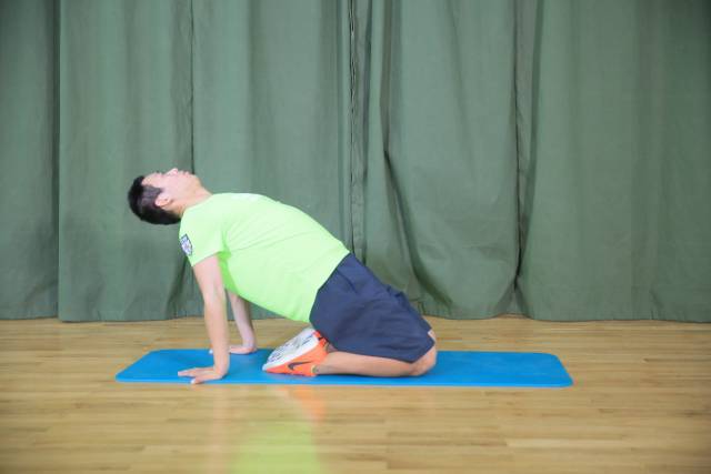 跑后正确拉伸动作教程避免粗腿,如何短跑后拉伸