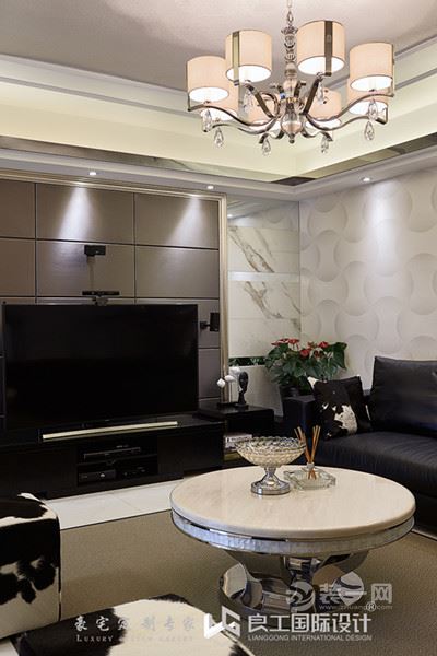 乍一看黑乎乎一片类似何以笙的家杭州江南文苑大户型装修