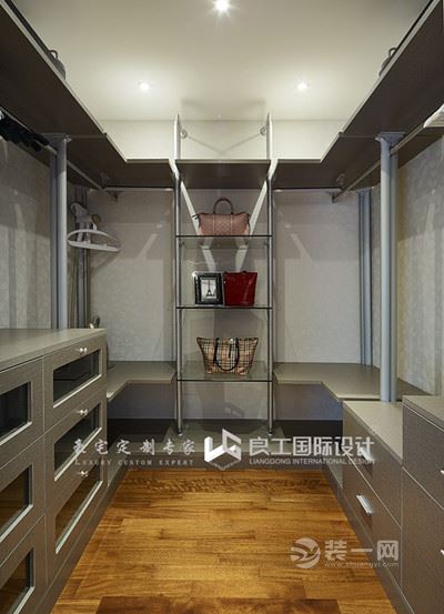 乍一看黑乎乎一片类似何以笙的家杭州江南文苑大户型装修