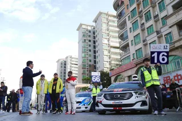 这个感觉倍儿爽,因为我们拿了12小时耐力赛的奖杯