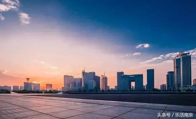 南京房价跌得最多的是哪个小区,南京目前最新房价的平均价