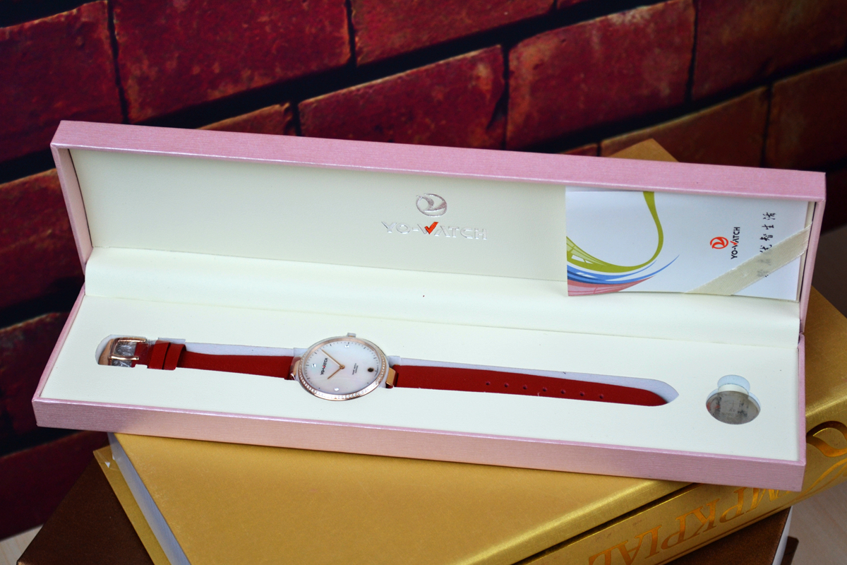 有水晶有钻石，能测UV会自拍，续航8个月，为妹子而生的智能表