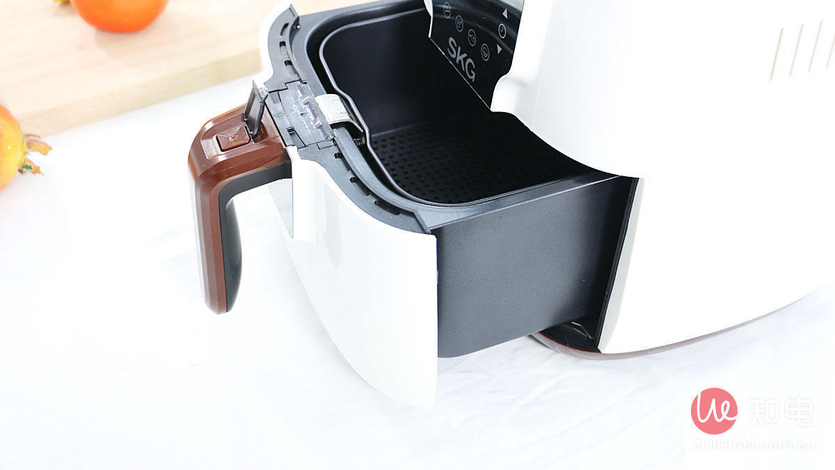 SKG4627空气炸锅评测:在家就能做出美味鸡翅!