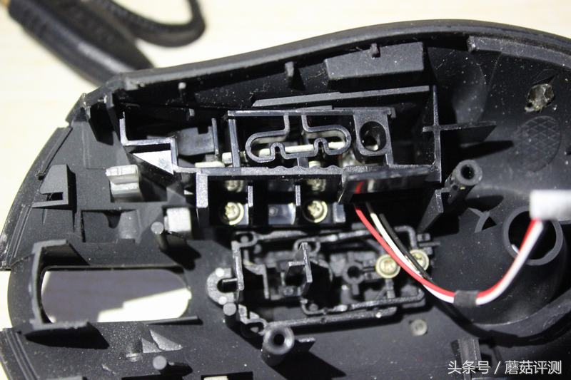 雷蛇帝王蟒微动鼠标更换,雷蛇蝰蛇鼠标更换微动视频