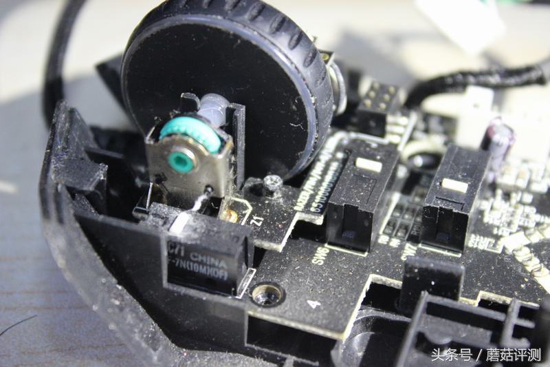 雷蛇帝王蟒微动鼠标更换,雷蛇蝰蛇鼠标更换微动视频