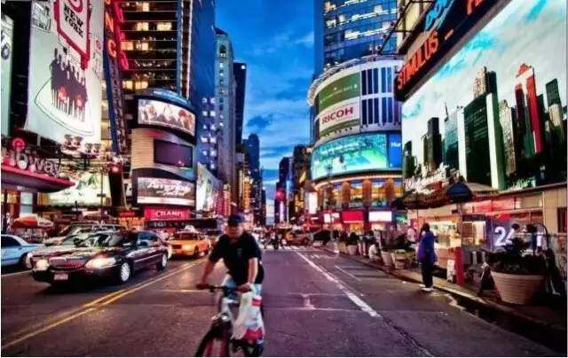 香港新春年货市场红火,这些年货卖爆了购买主力竟是90后