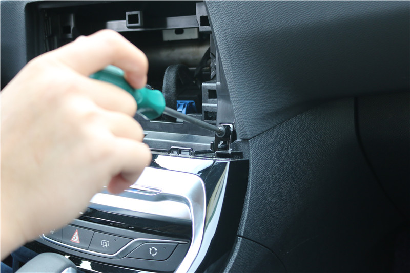 标致308改畅影10.2寸横屏机,2017就这么任性