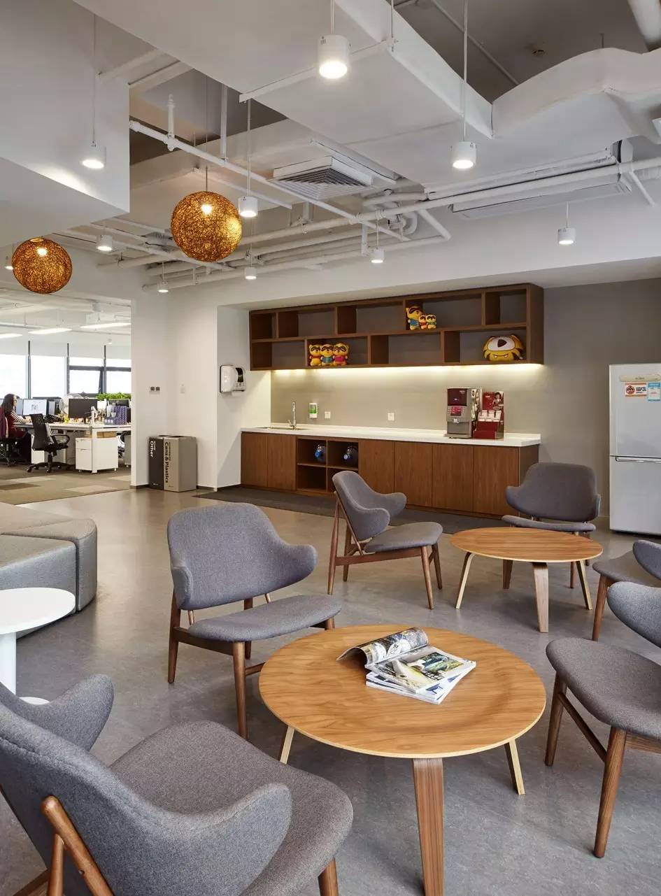 现代办公楼设计高级感,珠海现代简约办公楼会议室装修