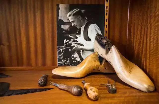 「WST干货」想要了解一个金融男生的品味，看看他穿的鞋子