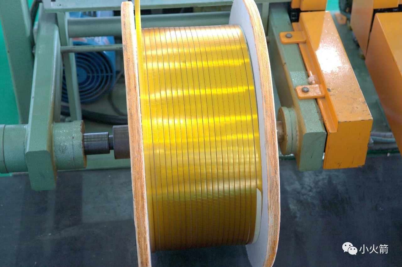 卫星上黄色膜是什么,卫星表面金色薄膜