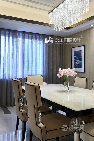 乍一看黑乎乎一片类似何以笙的家杭州江南文苑大户型装修