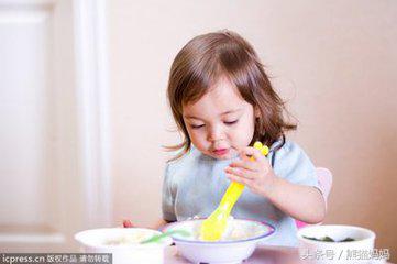 最权威的期刊告诉你：吃妈妈的口水可预防过敏？