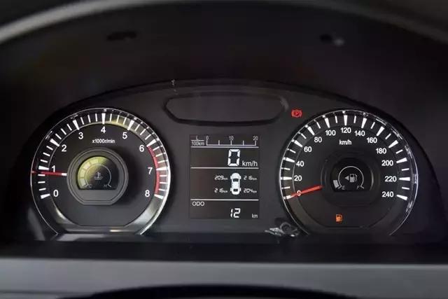 这中型车顶配12万，标配无钥匙套件，但公子都不开难怪销量几百