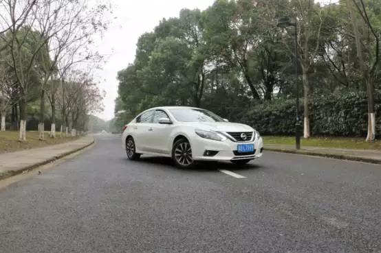 东风日产天籁2021款2.0l试驾,日产天籁试驾2021舒适款音响