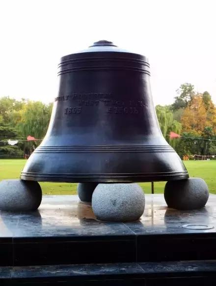 中山公园一进门是什么,中山公园怎么静悄悄的