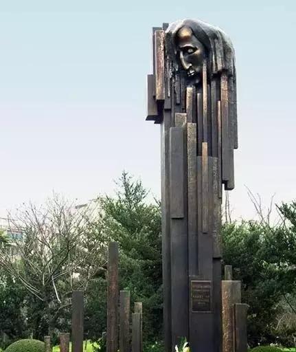 中山公园一进门是什么,中山公园怎么静悄悄的